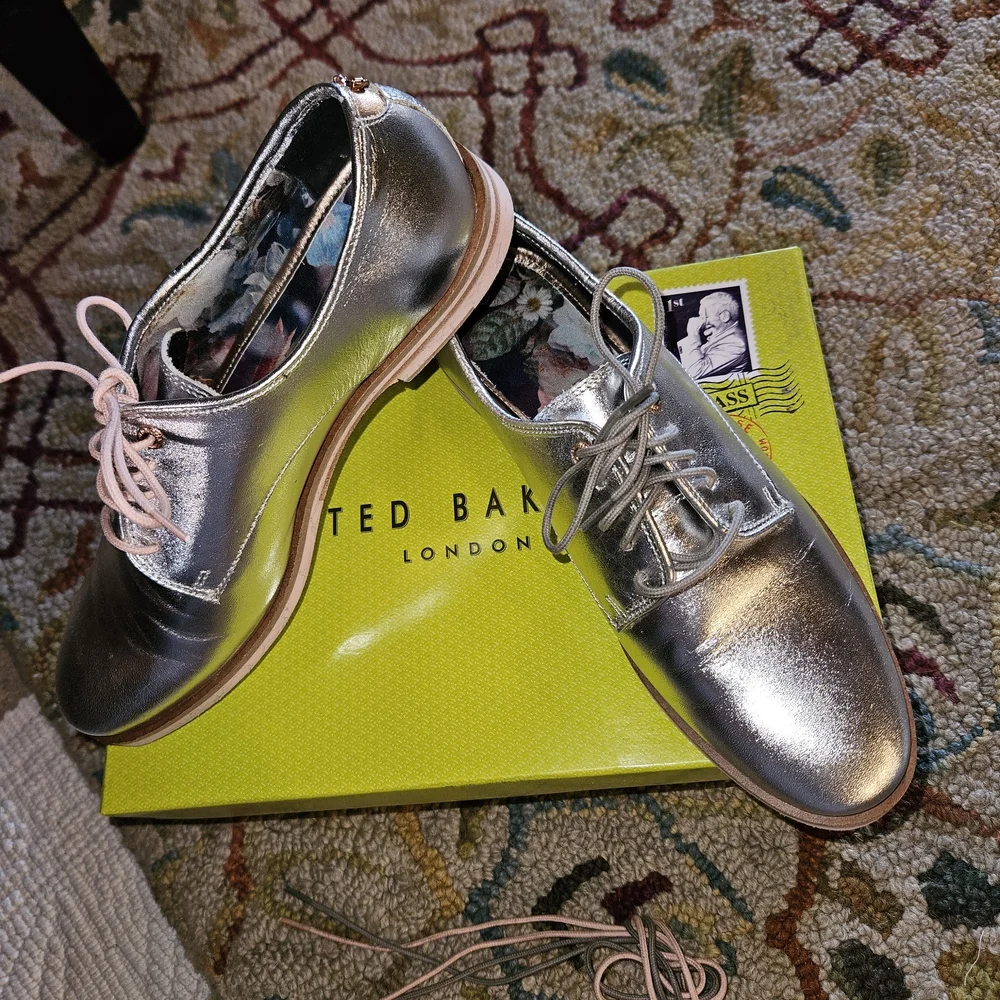 Ted Baker Silver Oxford Shoes with Pink Laces - Picture 2 of 11